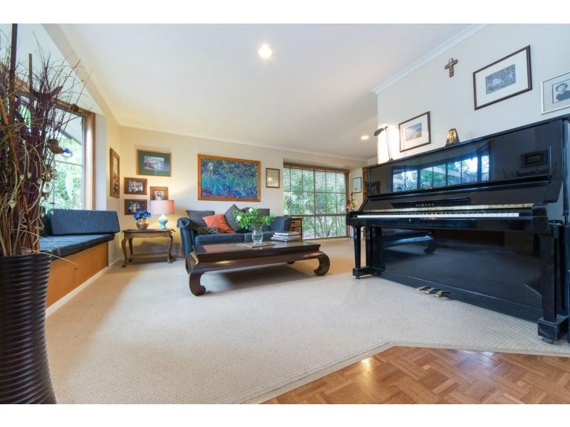 6 Ambleside Crescent, Berwick VIC 3806