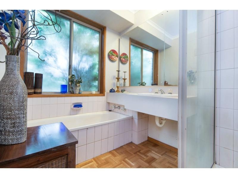 6 Ambleside Crescent, Berwick VIC 3806