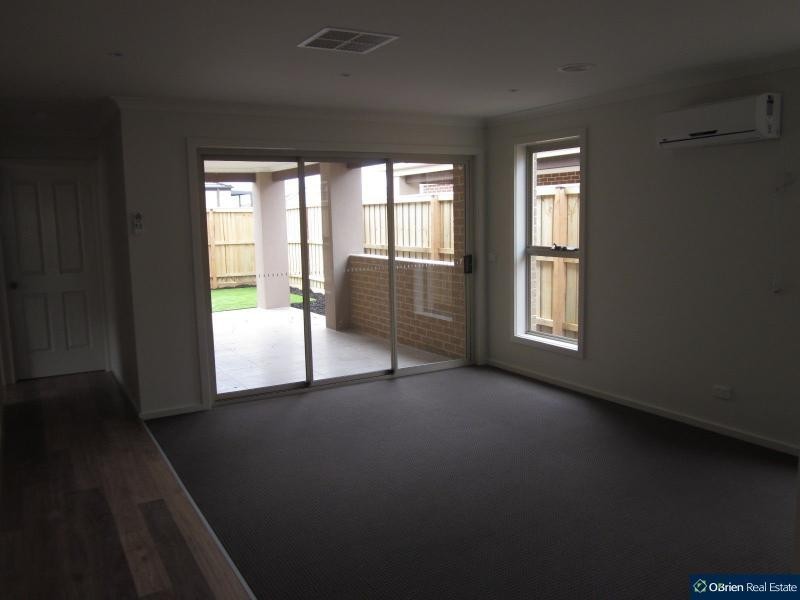 9 Fantail Lane, Pakenham VIC 3810