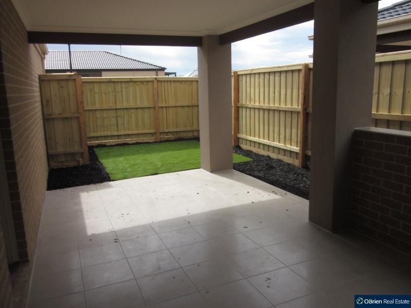 9 Fantail Lane, Pakenham VIC 3810