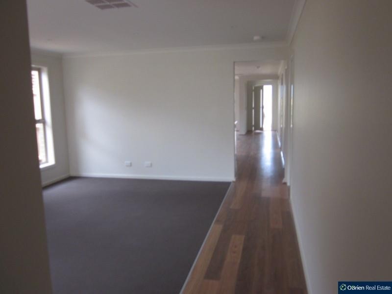 9 Fantail Lane, Pakenham VIC 3810