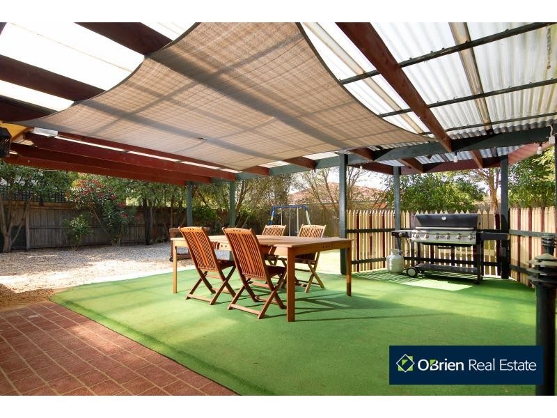 16 Crystal Brook Court, Narre Warren South VIC 3805