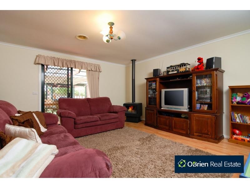 16 Crystal Brook Court, Narre Warren South VIC 3805