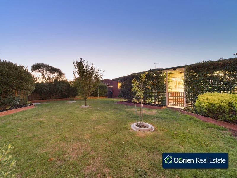 11 James Bathe Way, Narre Warren South VIC 3805