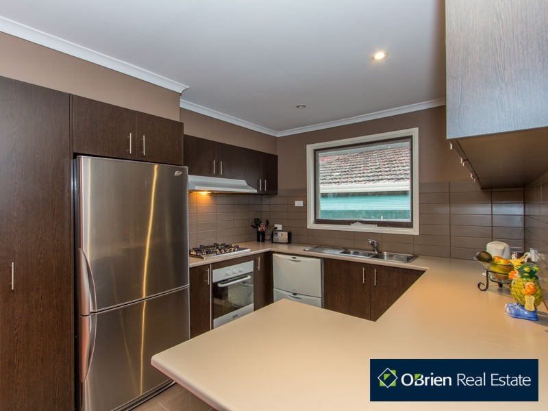 8 Sycamore Street, Langwarrin VIC 3910