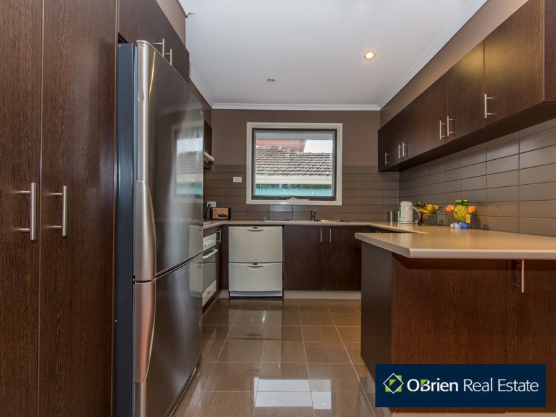 8 Sycamore Street, Langwarrin VIC 3910