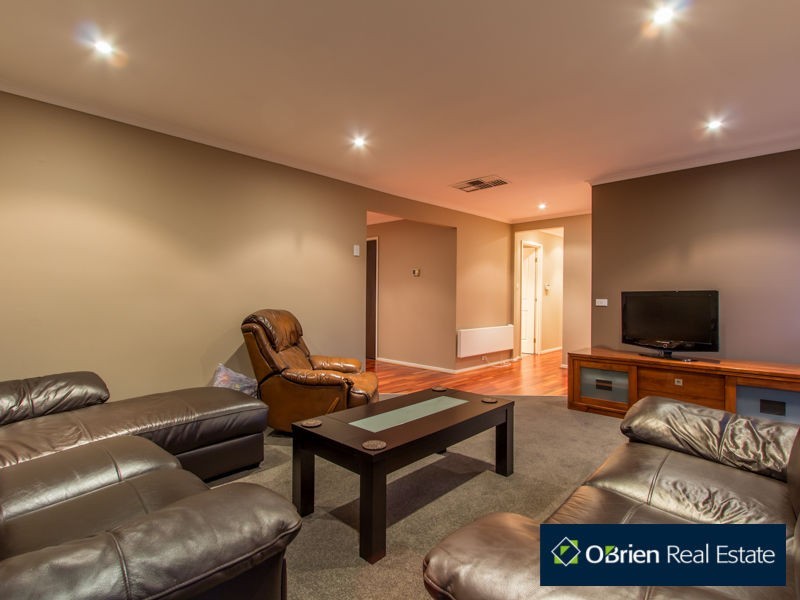 8 Sycamore Street, Langwarrin VIC 3910