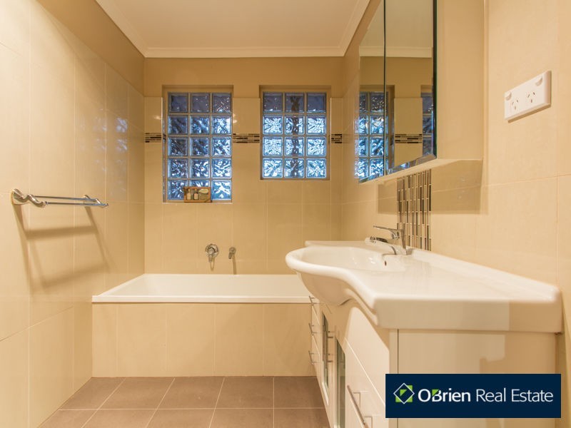 8 Sycamore Street, Langwarrin VIC 3910