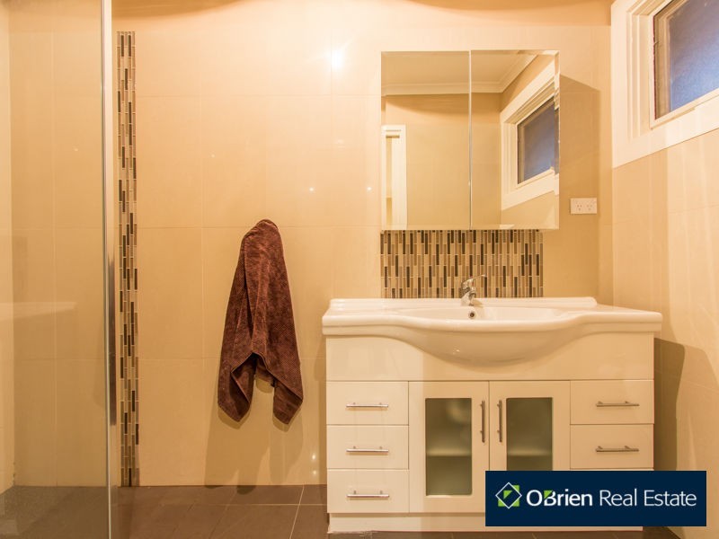 8 Sycamore Street, Langwarrin VIC 3910