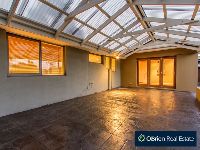 8 Sycamore Street, Langwarrin VIC 3910