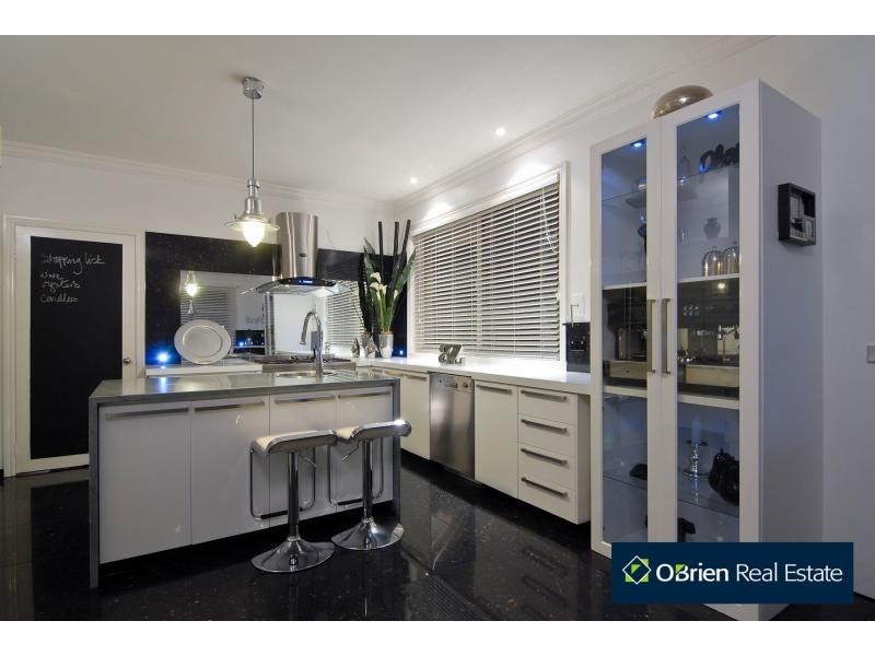 22 Rheanva Street, Berwick VIC 3806