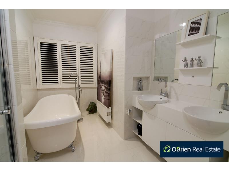 22 Rheanva Street, Berwick VIC 3806