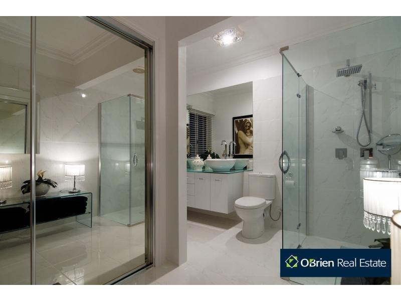 22 Rheanva Street, Berwick VIC 3806