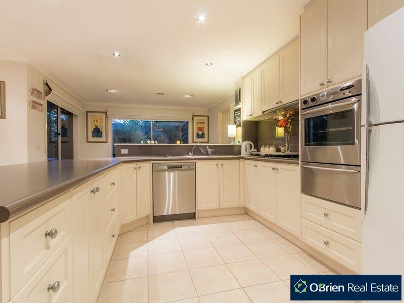 8 Gracehill Mews, Cranbourne VIC 3977