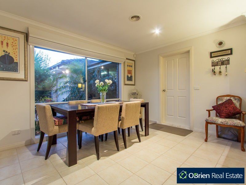 8 Gracehill Mews, Cranbourne VIC 3977