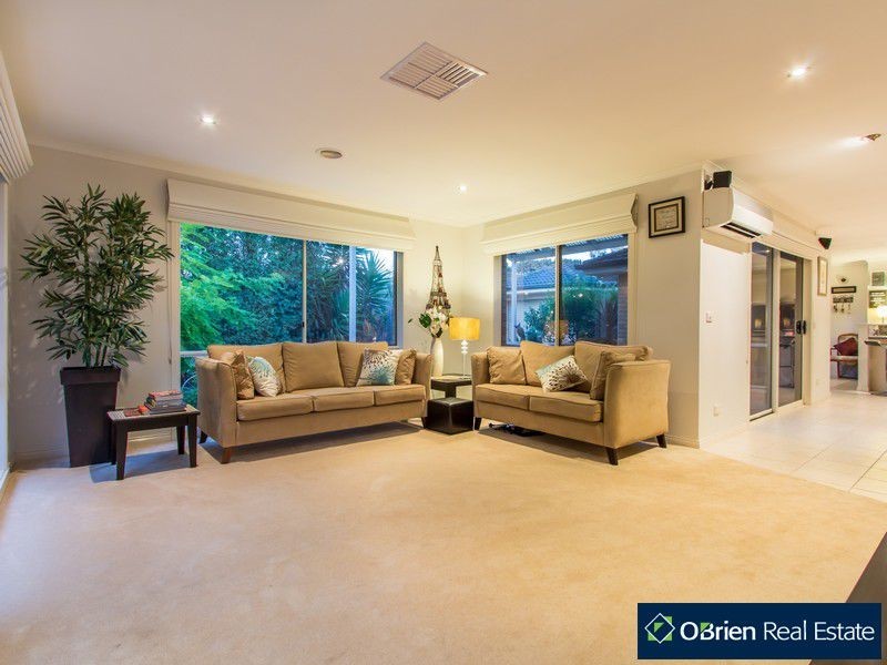 8 Gracehill Mews, Cranbourne VIC 3977