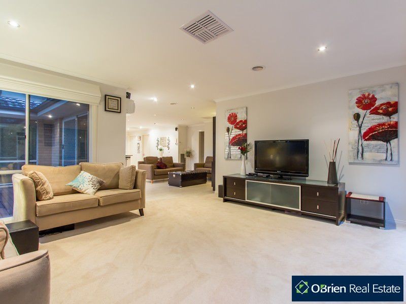 8 Gracehill Mews, Cranbourne VIC 3977