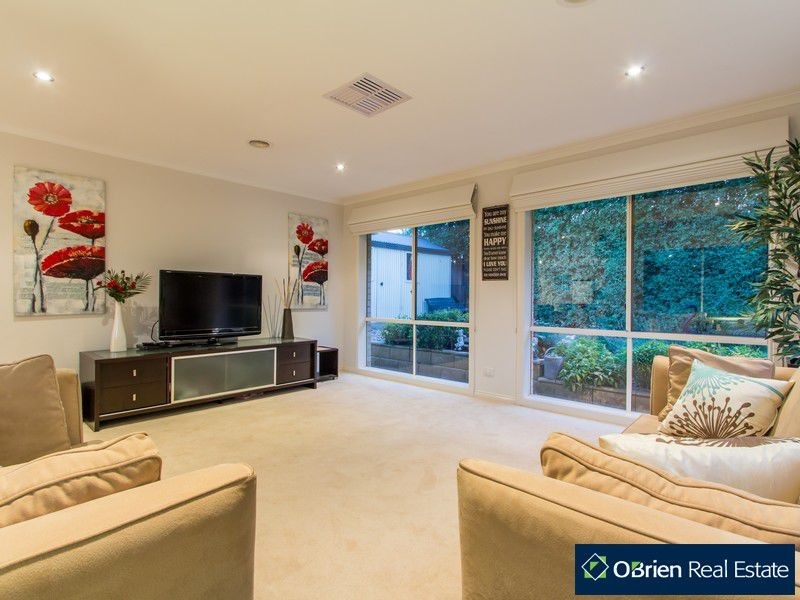 8 Gracehill Mews, Cranbourne VIC 3977