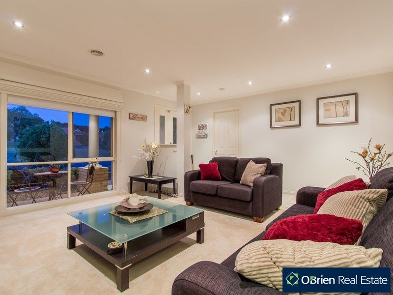 8 Gracehill Mews, Cranbourne VIC 3977