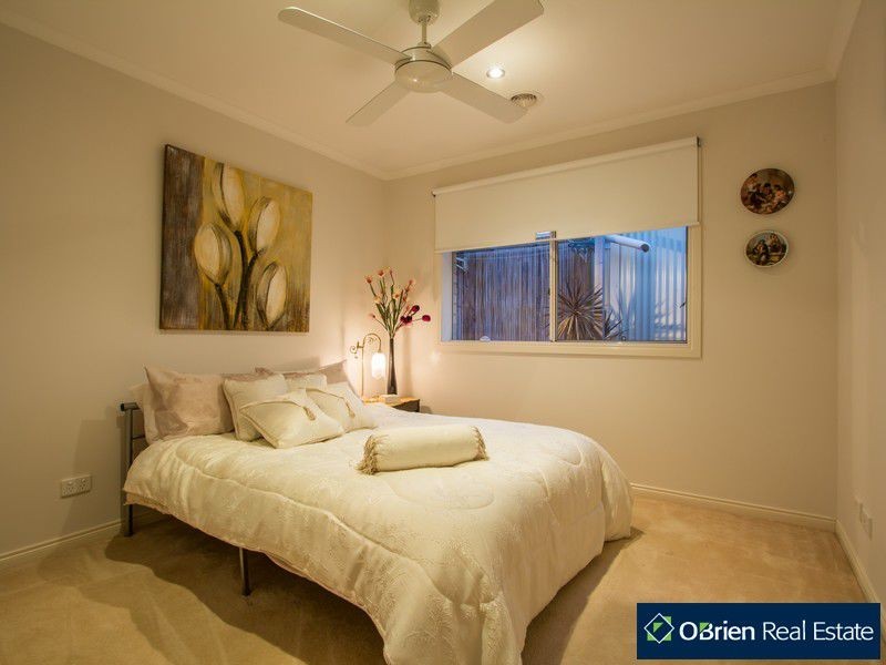 8 Gracehill Mews, Cranbourne VIC 3977