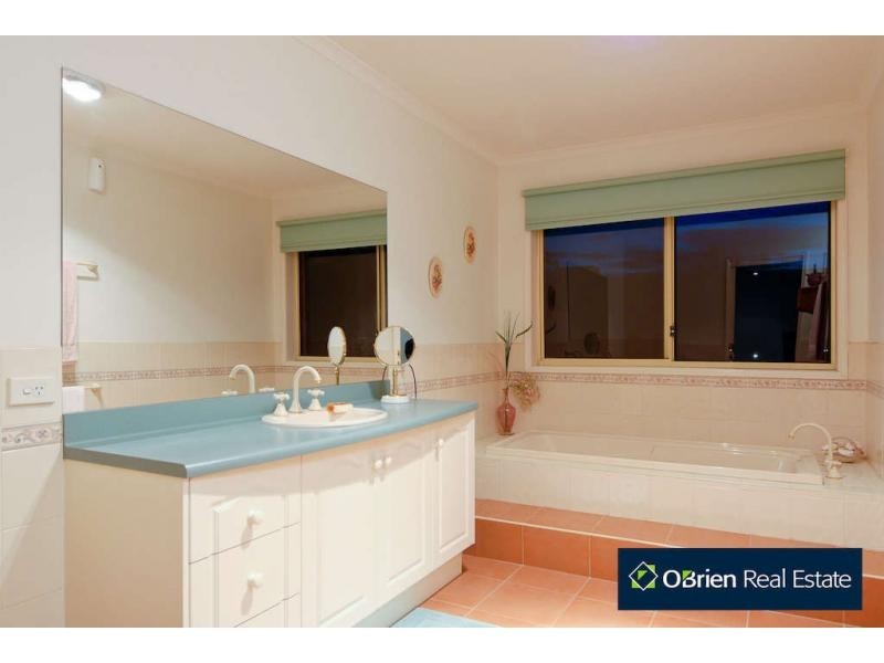 4 Begonia Way, Narre Warren South VIC 3805