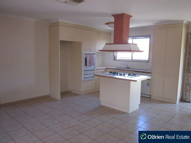 13 Feldspar Court, Narre Warren VIC 3805