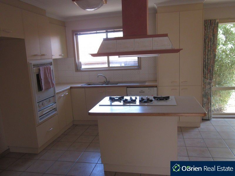 13 Feldspar Court, Narre Warren VIC 3805