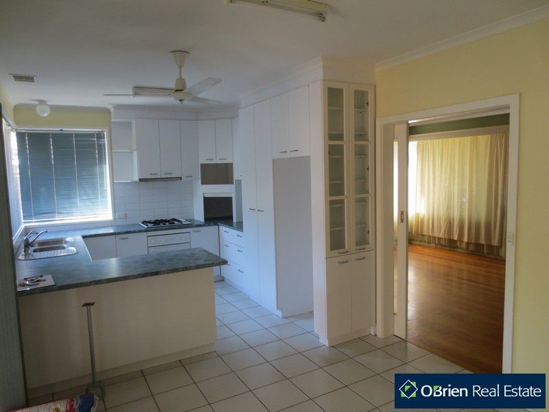 11 Duff Street, Cranbourne VIC 3977