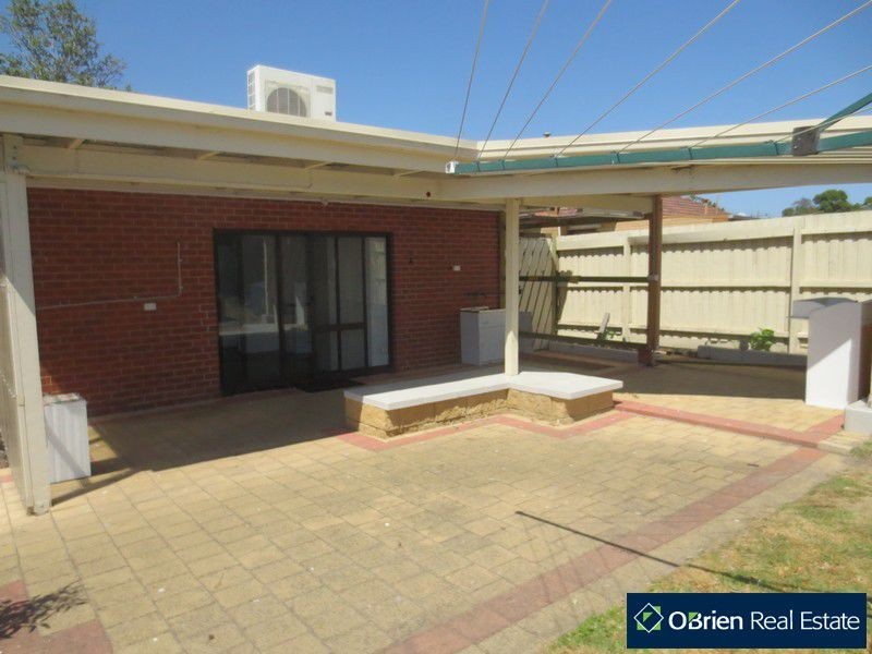 11 Duff Street, Cranbourne VIC 3977