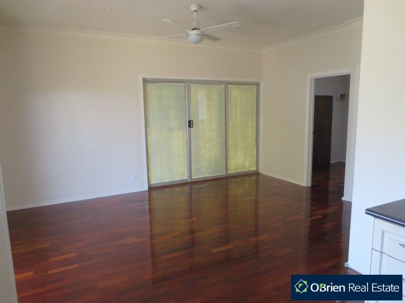 11 Duff Street, Cranbourne VIC 3977