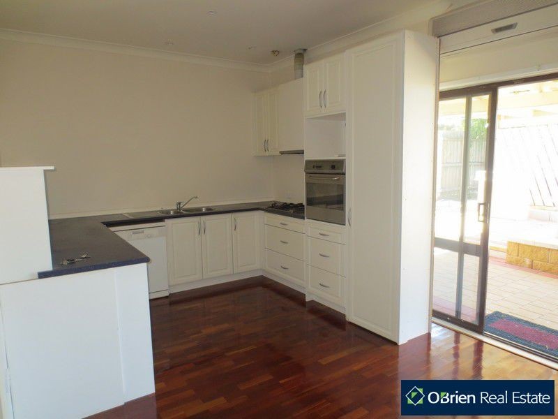 11 Duff Street, Cranbourne VIC 3977