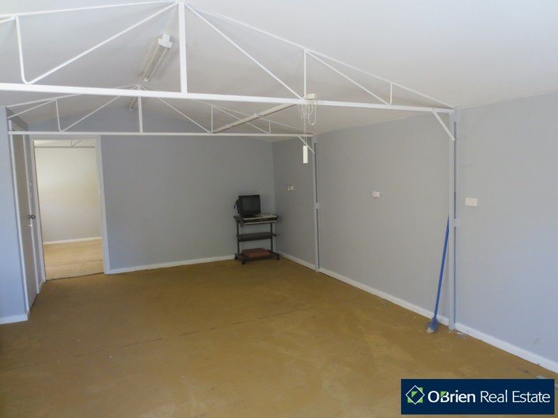 11 Duff Street, Cranbourne VIC 3977