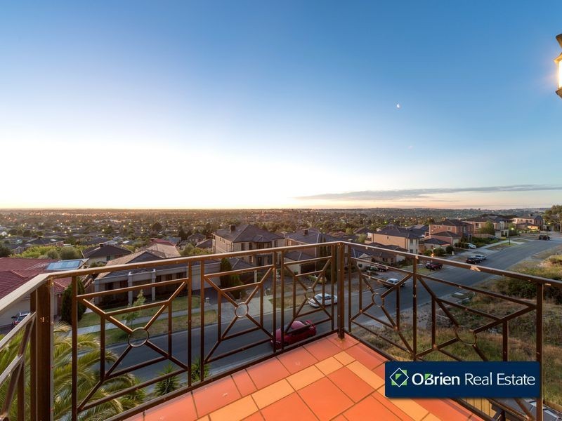 35 Montbrae Circuit, Narre Warren VIC 3805