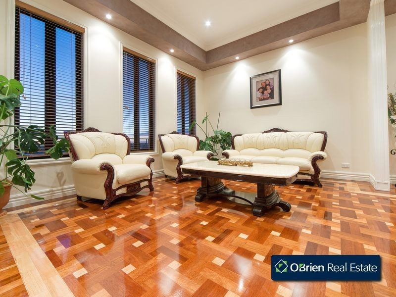 35 Montbrae Circuit, Narre Warren VIC 3805