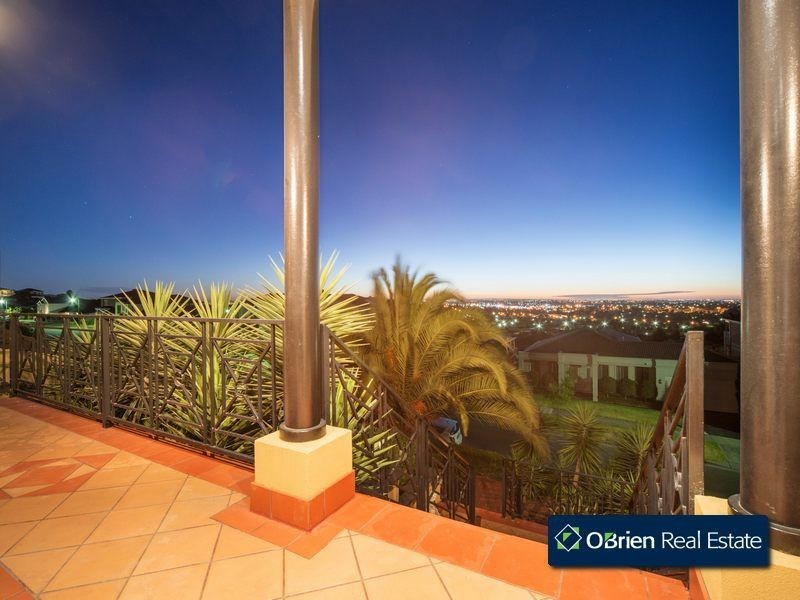 35 Montbrae Circuit, Narre Warren VIC 3805