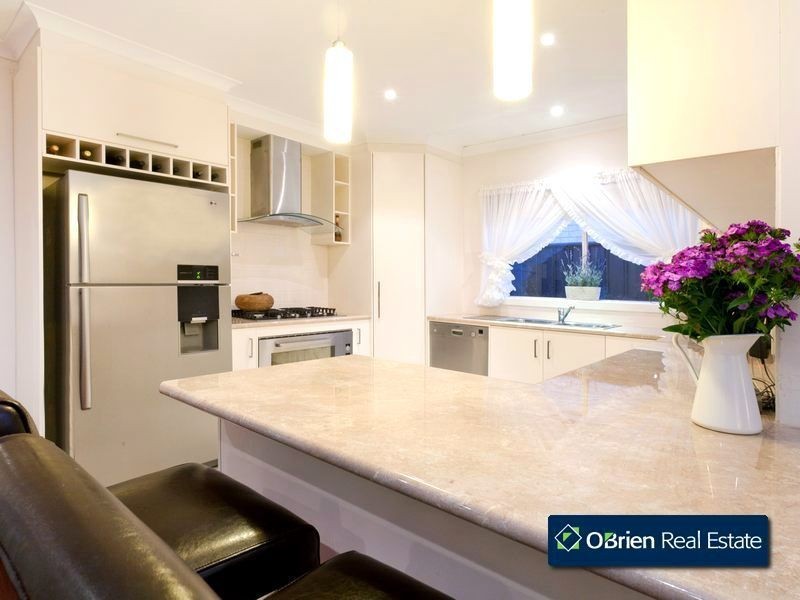 36 Merrowland Avenue, Cranbourne North VIC 3977