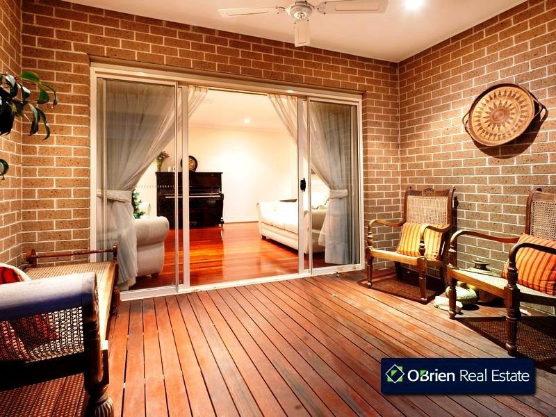 36 Merrowland Avenue, Cranbourne North VIC 3977