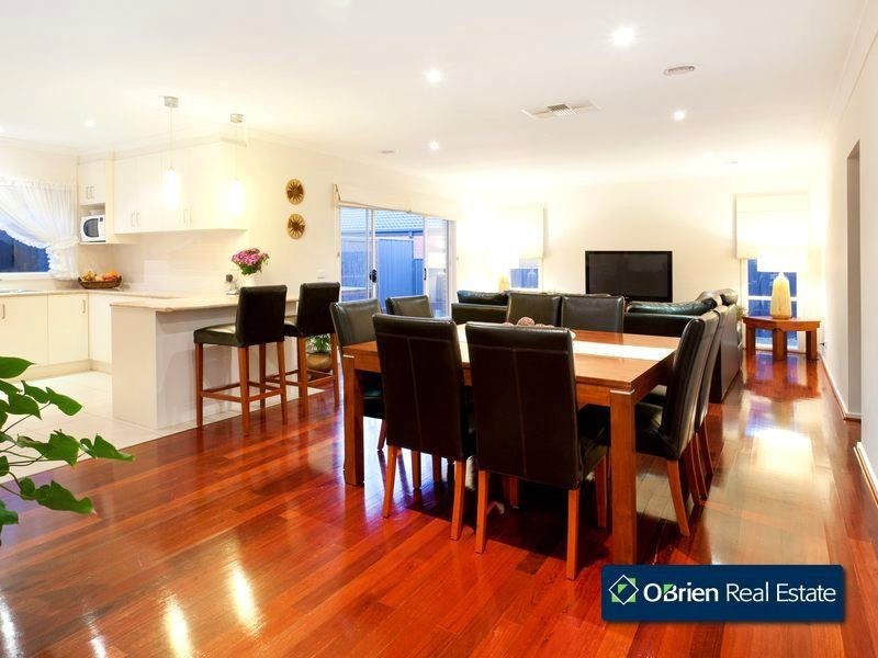 36 Merrowland Avenue, Cranbourne North VIC 3977