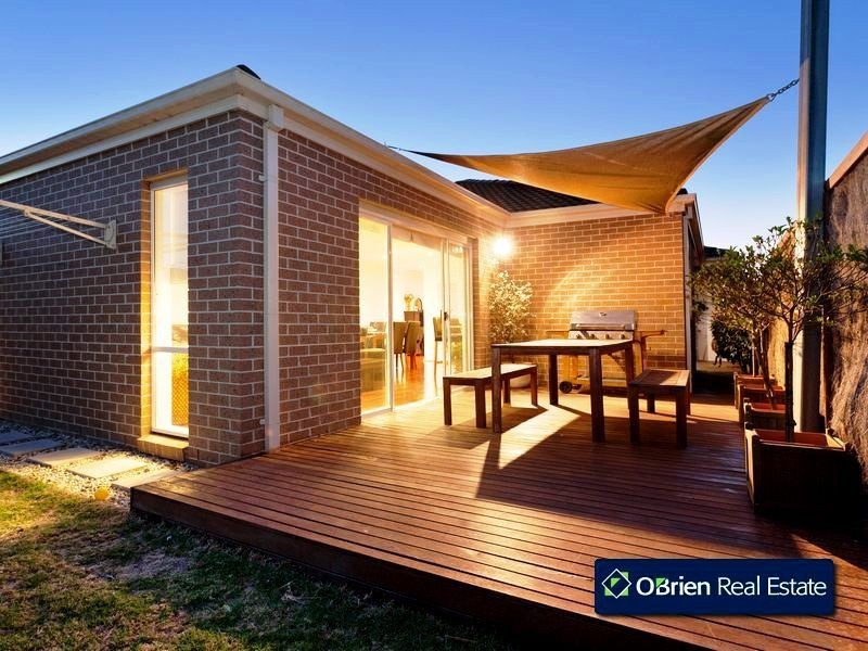 36 Merrowland Avenue, Cranbourne North VIC 3977