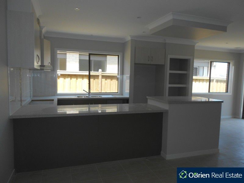 47 John Russell, Cranbourne West VIC 3977