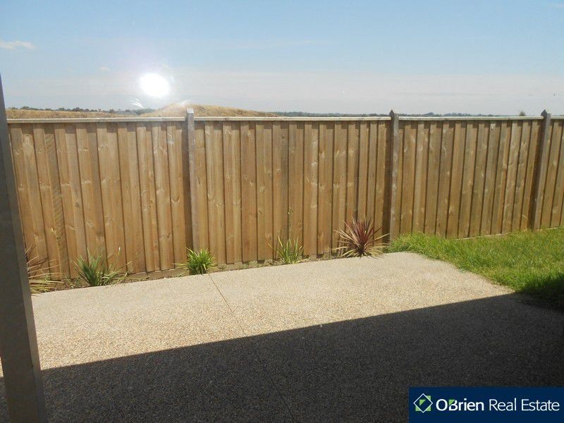 47 John Russell, Cranbourne West VIC 3977