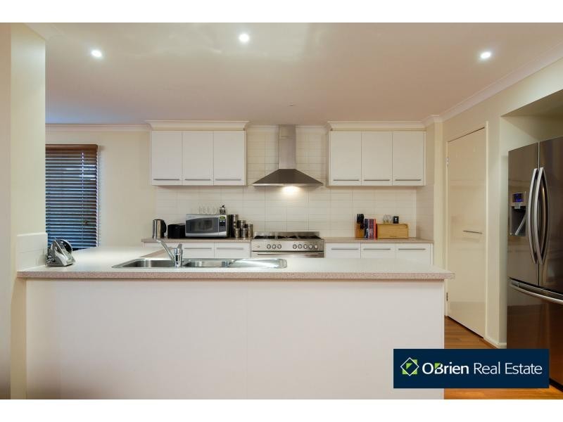 11 Lia Amie Place, Berwick VIC 3806