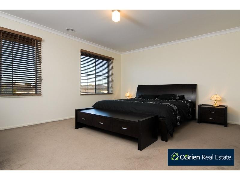 11 Lia Amie Place, Berwick VIC 3806