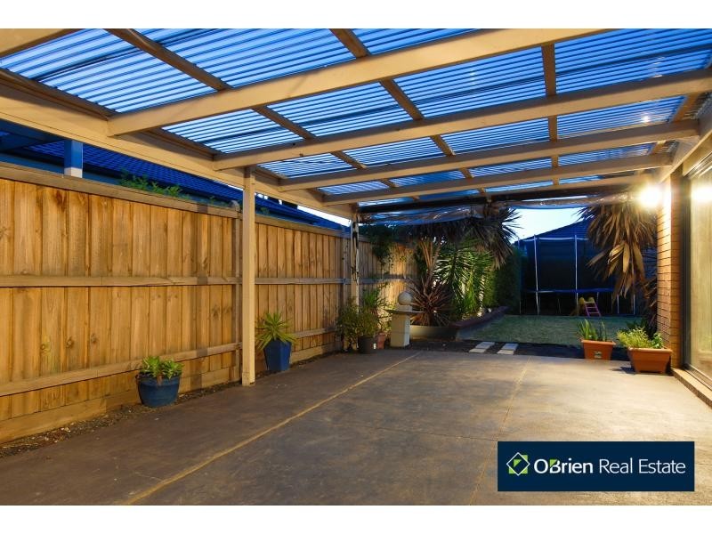 11 Lia Amie Place, Berwick VIC 3806