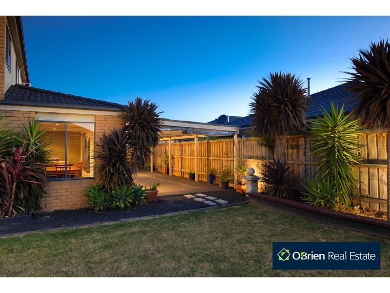 11 Lia Amie Place, Berwick VIC 3806