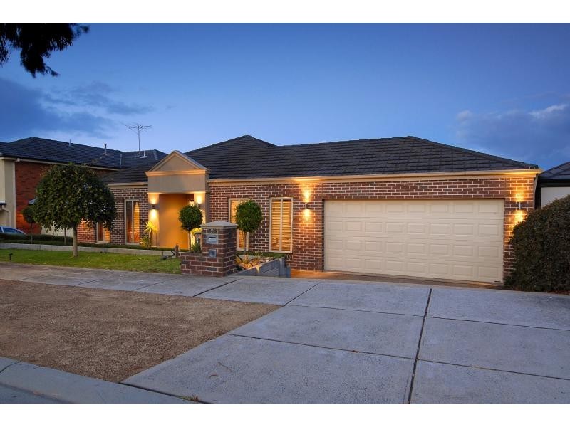 2 Tennyson Close, Berwick VIC 3806