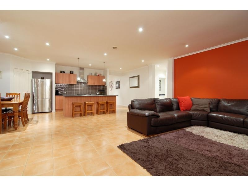 2 Tennyson Close, Berwick VIC 3806