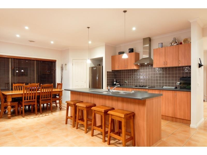 2 Tennyson Close, Berwick VIC 3806