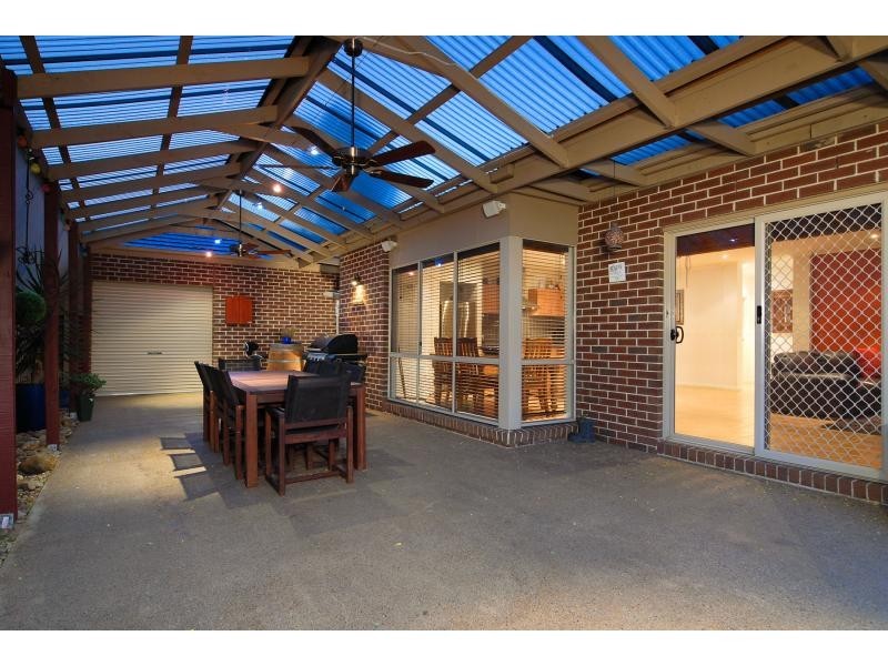 2 Tennyson Close, Berwick VIC 3806