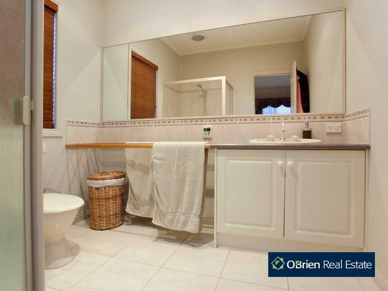 21 St Annes Crescent, Berwick VIC 3806